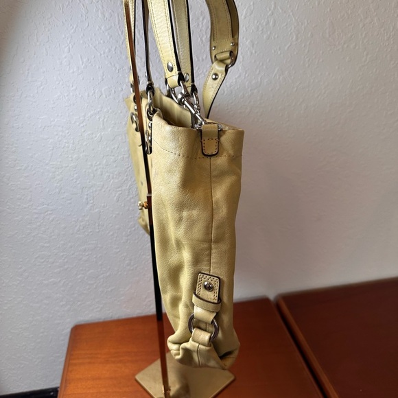 Coach Beige Leather Shoulder Bag - Picture 6 of 11